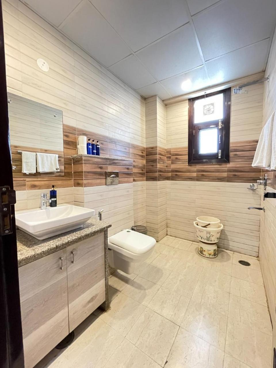 Bedchambers Serviced Apartments, Sector 38 구르가온 외부 사진